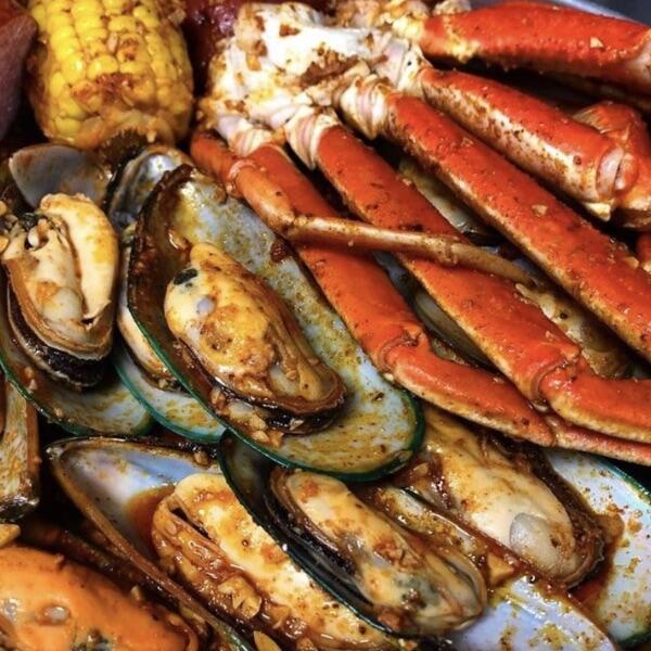 E) Snow Crab Legs & Mussels